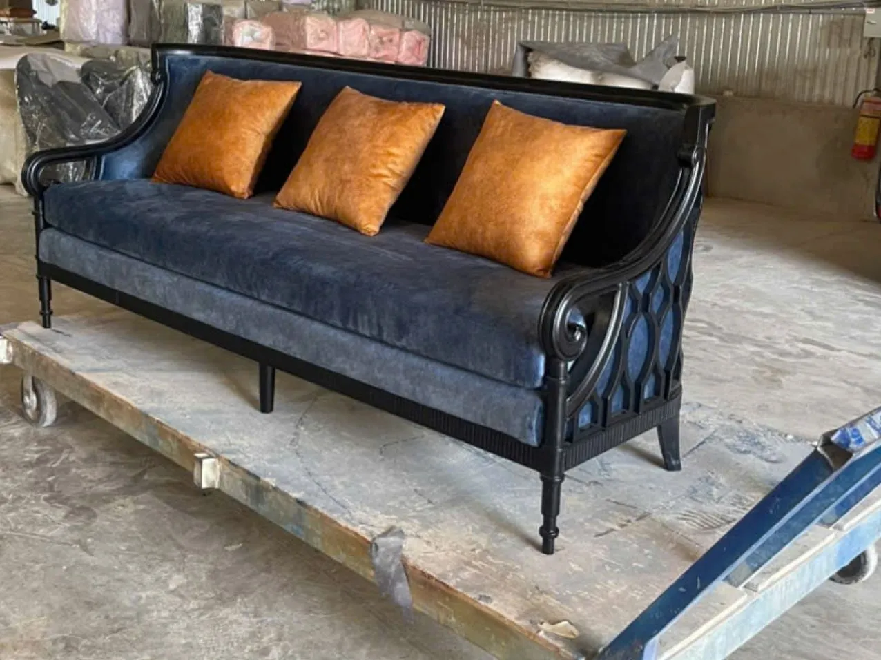 Ghế Sofa Gỗ – Xu Hướng Nội Thất Phòng Khách Hiện Đại Năm 2025 (2) Ghe Sofa Go – Xu Huong Noi That Phong Khach Hien Dai Nam 2025 2